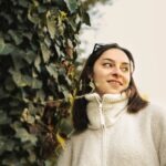 outdoor-portrait-of-woman-with-ivy-background